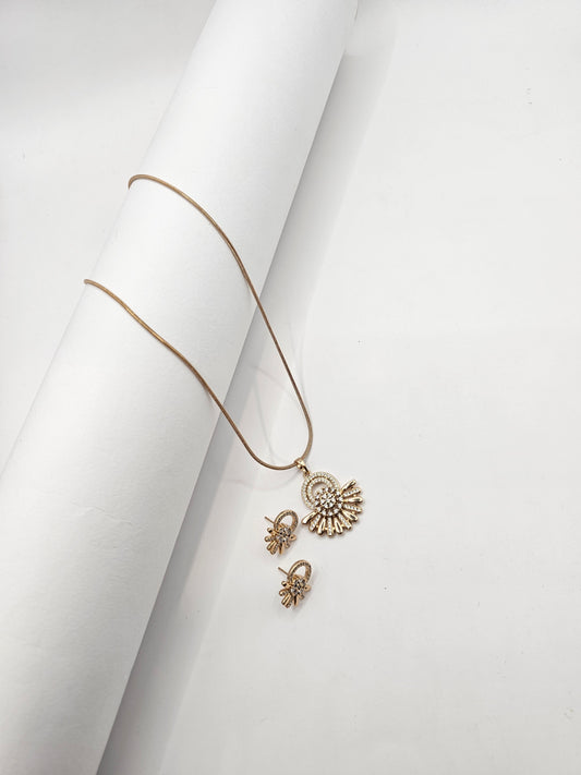 Daily use pendant set