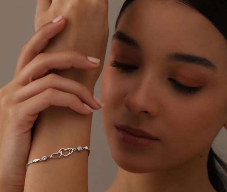 Delicate bracelet loose