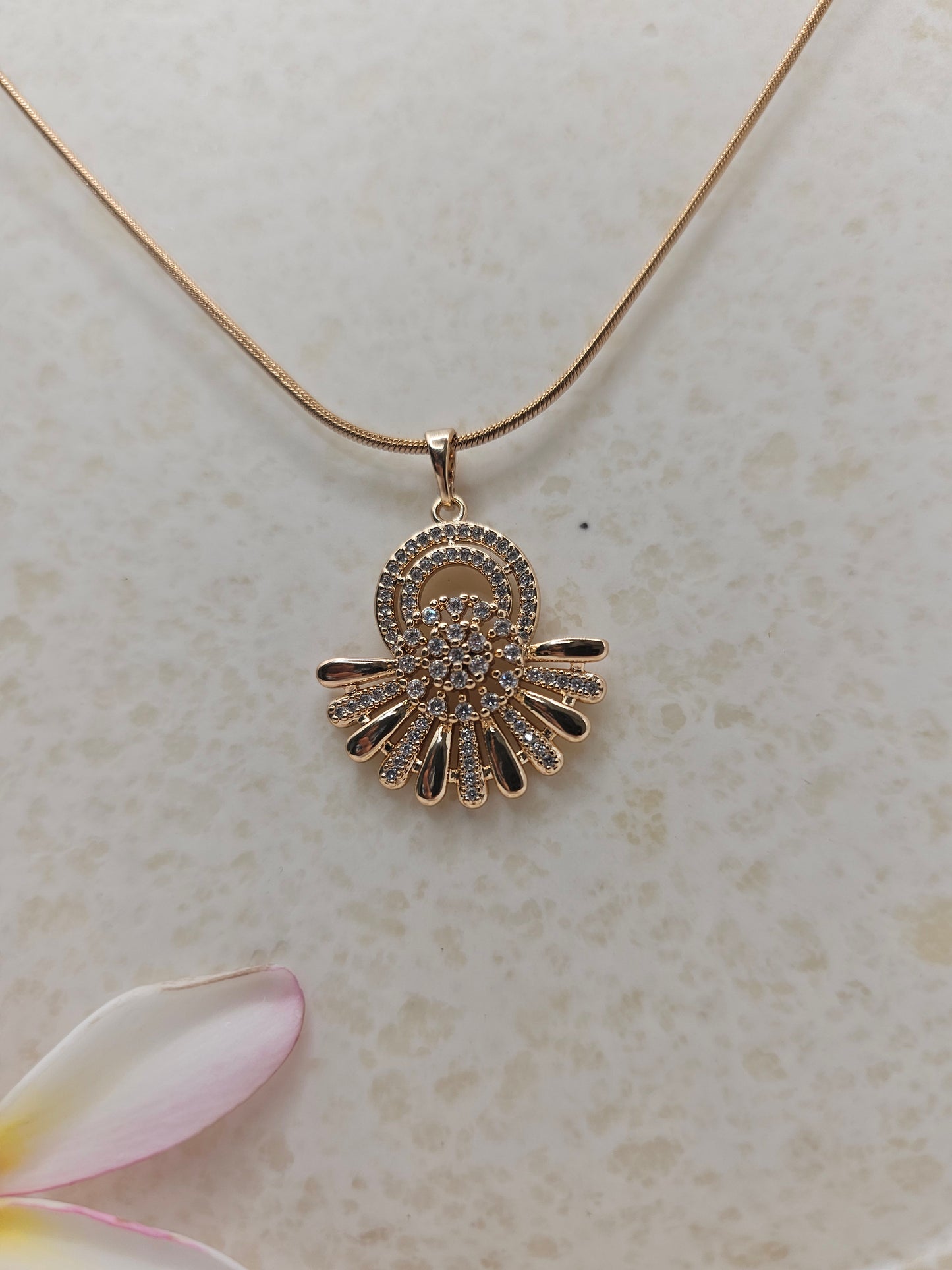 Daily use pendant set