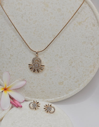 Daily use pendant set