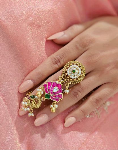 Heritage finger ring