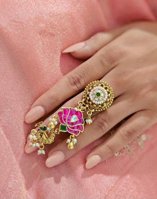 Heritage finger ring